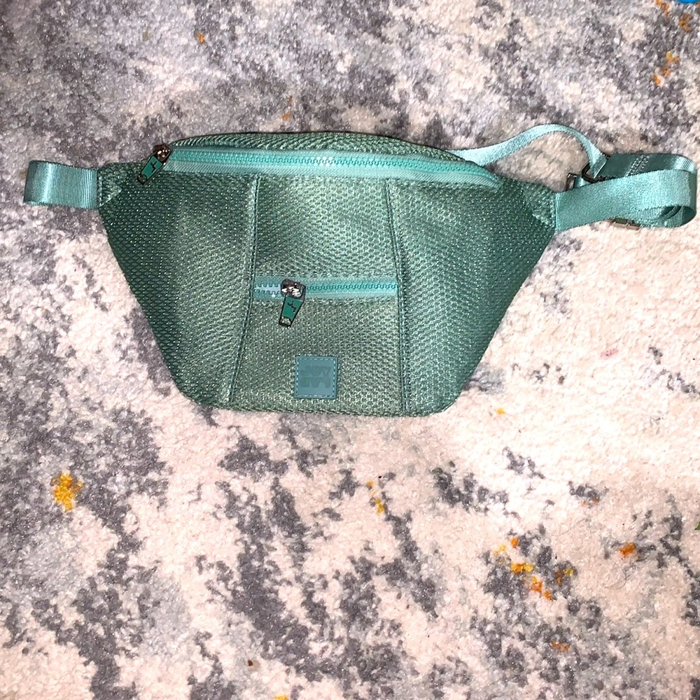 Joy Lab by Target Fannypack adjustable straps 3 Zippered pocket outside/1 inside